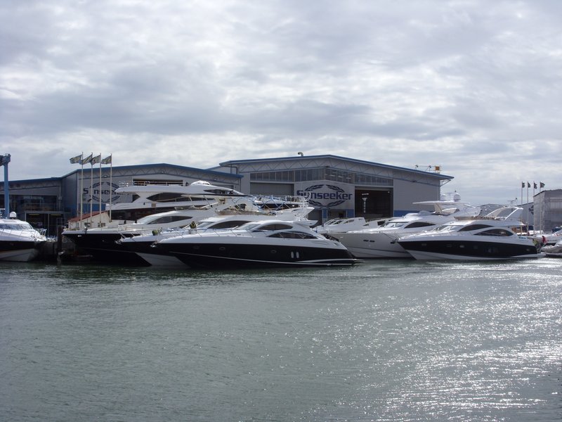 Sunseeker Predator 74 Luxury High-Performance Motor Yacht
